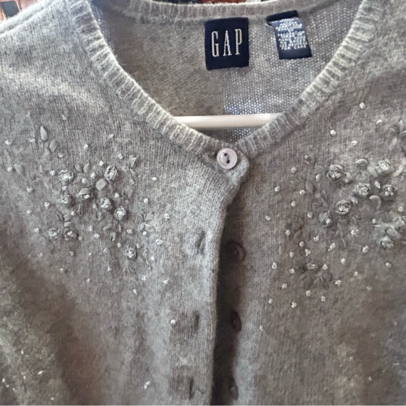 The Gap - lambswool cardigan. Super soft and very warm - Picture 3 of 4